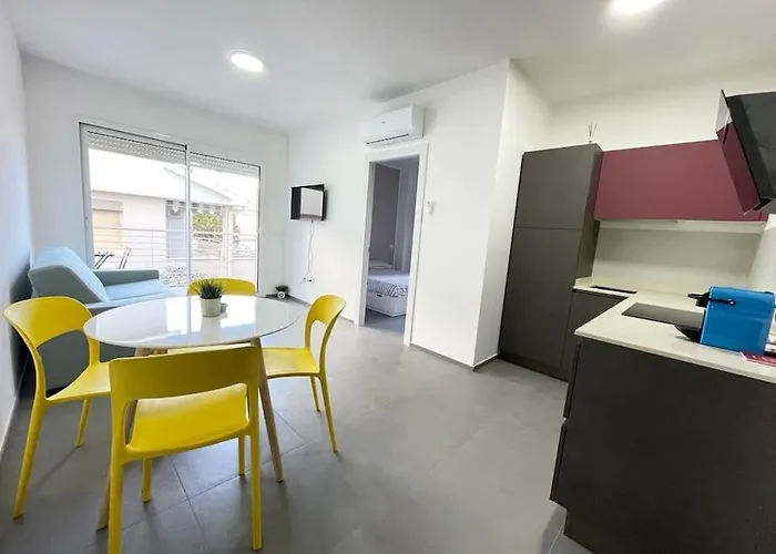 Nuovo A 40 Passi Dal Mare. A Casa Di “bicca” Торторето